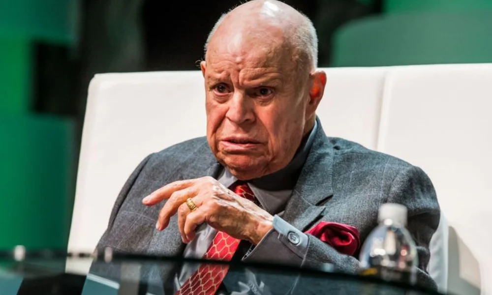 An elderly man in a suit with a red tie-don rickles net worth