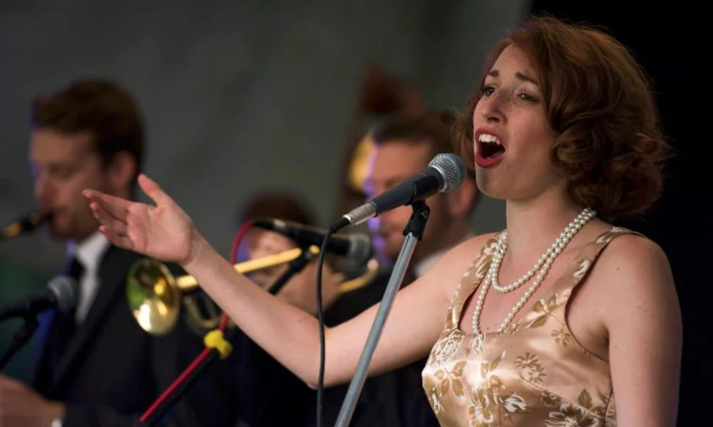 woman sings passionately-jessica radcliffe biography