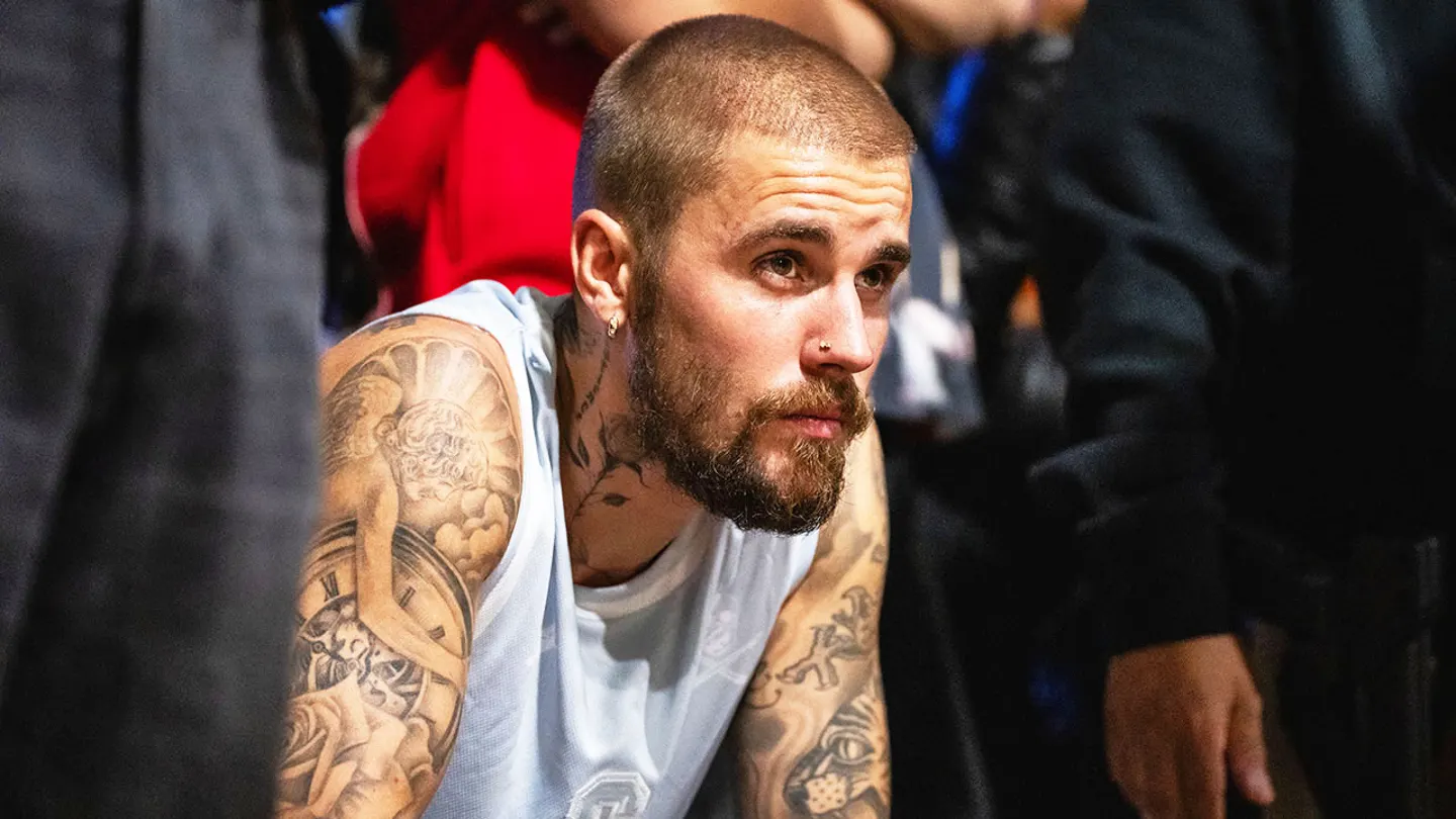 Professional portrait of Justin Bieber for his official biography on Mariano Iduba, highlighting his evolution and early life journey in 2026.